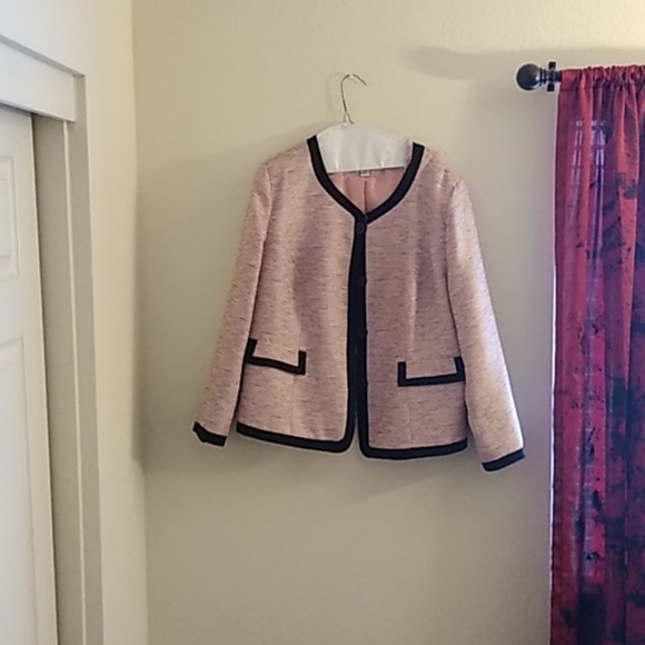 Skirt suit - Picture 4 of 5